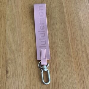 Lululemon never lost Keychain pink haze